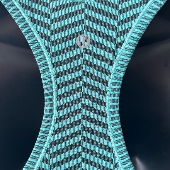 Lululemon Swiftly Tech Racerback Tank Heathered
Blue Tropics Zig Zag Print Sz4 - Picture 6 of 8